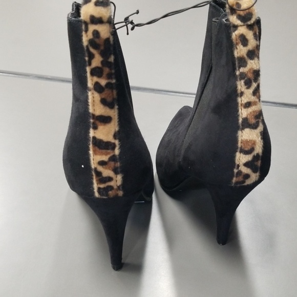 Size 8 booties - Picture 4 of 7